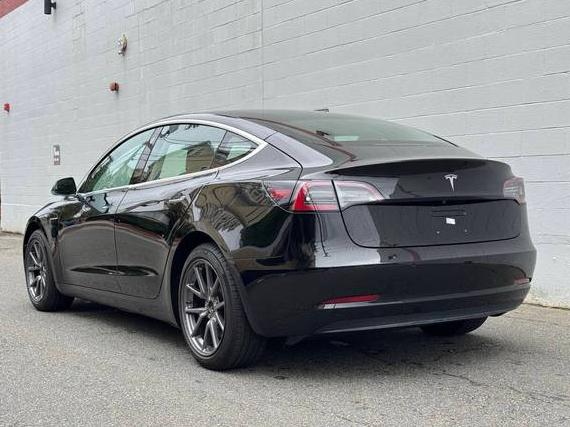 TESLA MODEL 3 2018 5YJ3E1EAXJF152585 image